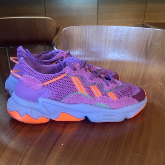 Adidas sneakers-size 8 - Picture 7 of 7